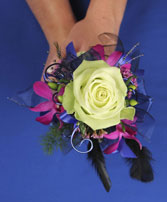 A NIGHT TO REMEMBER Handheld Bouquet